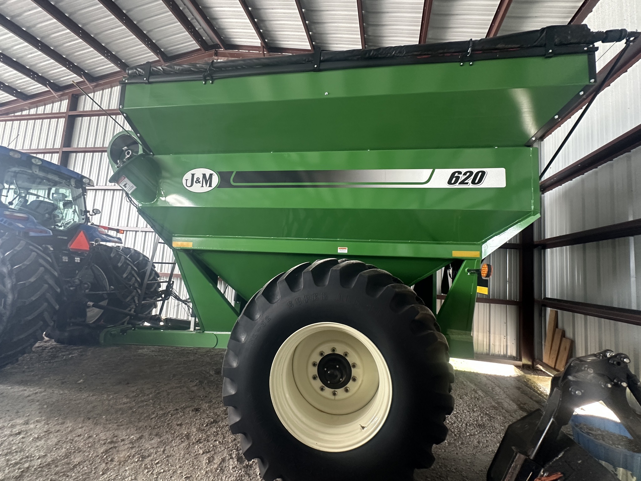 2022 J&M 620-14 Grain Cart