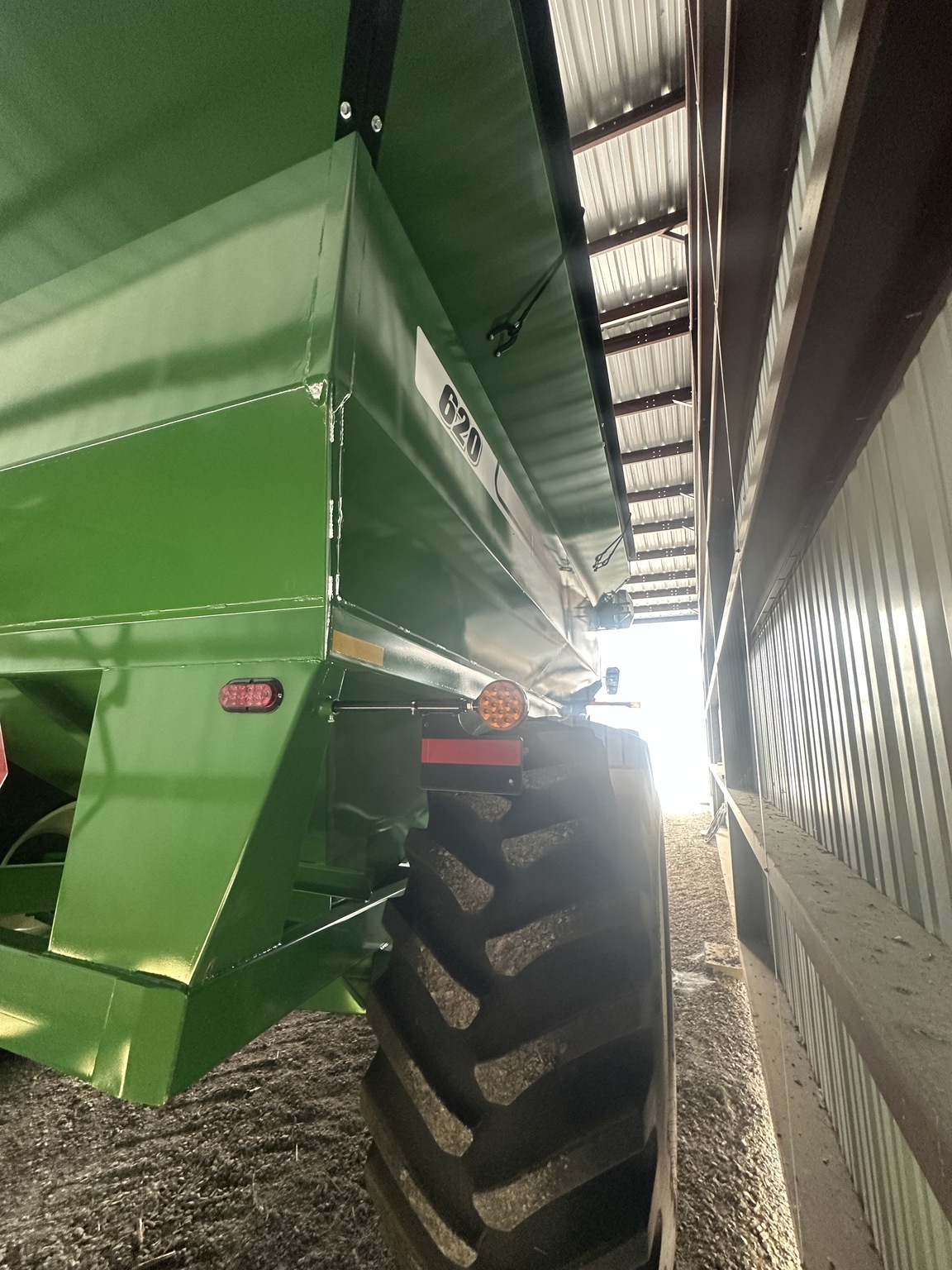 2022 J&M 620-14 Grain Cart