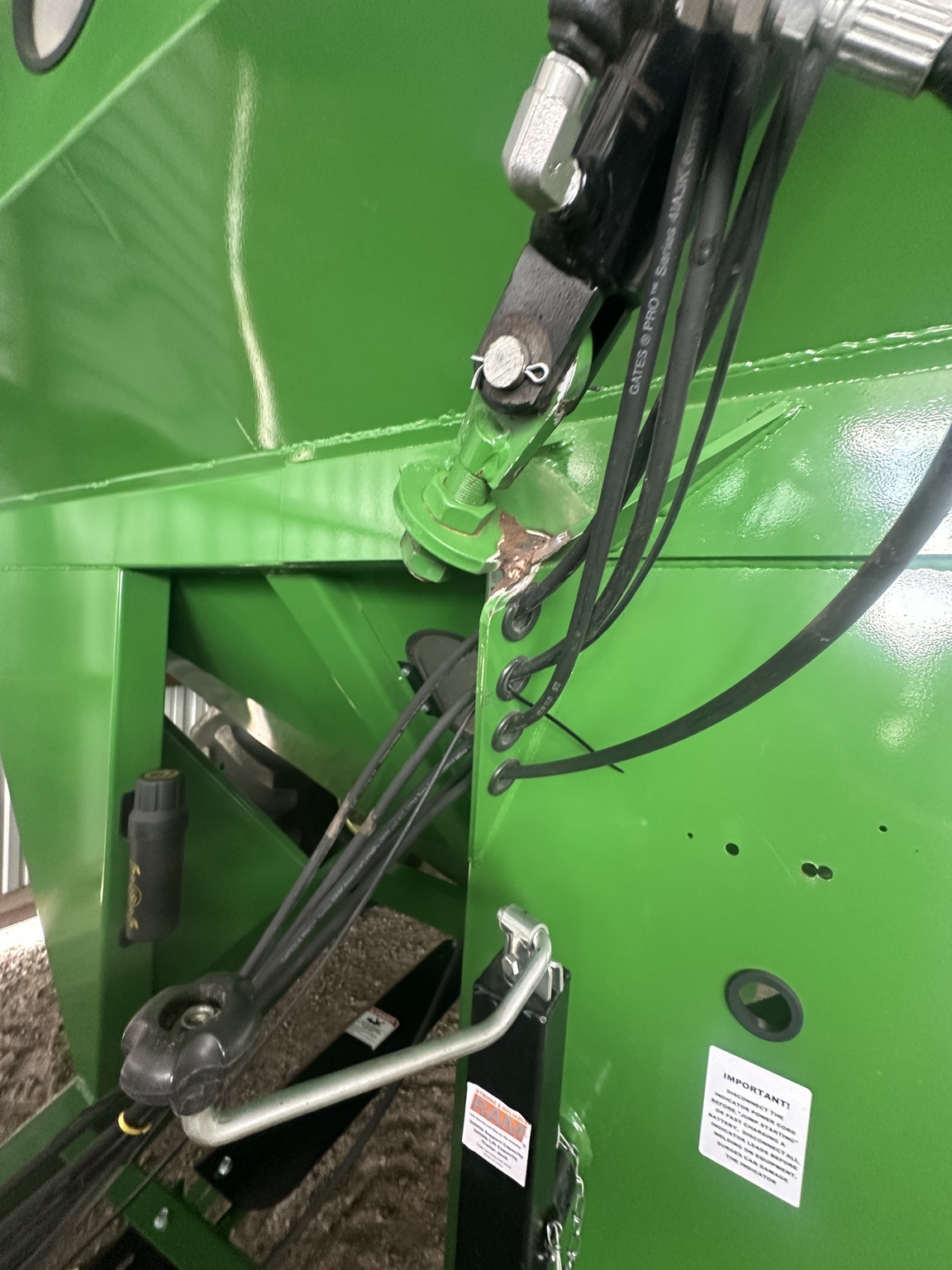 2022 J&M 620-14 Grain Cart