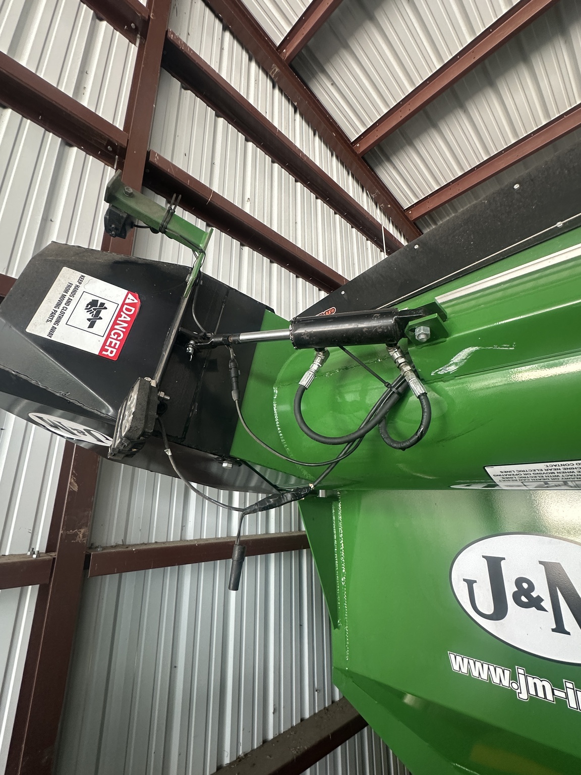 2022 J&M 620-14 Grain Cart