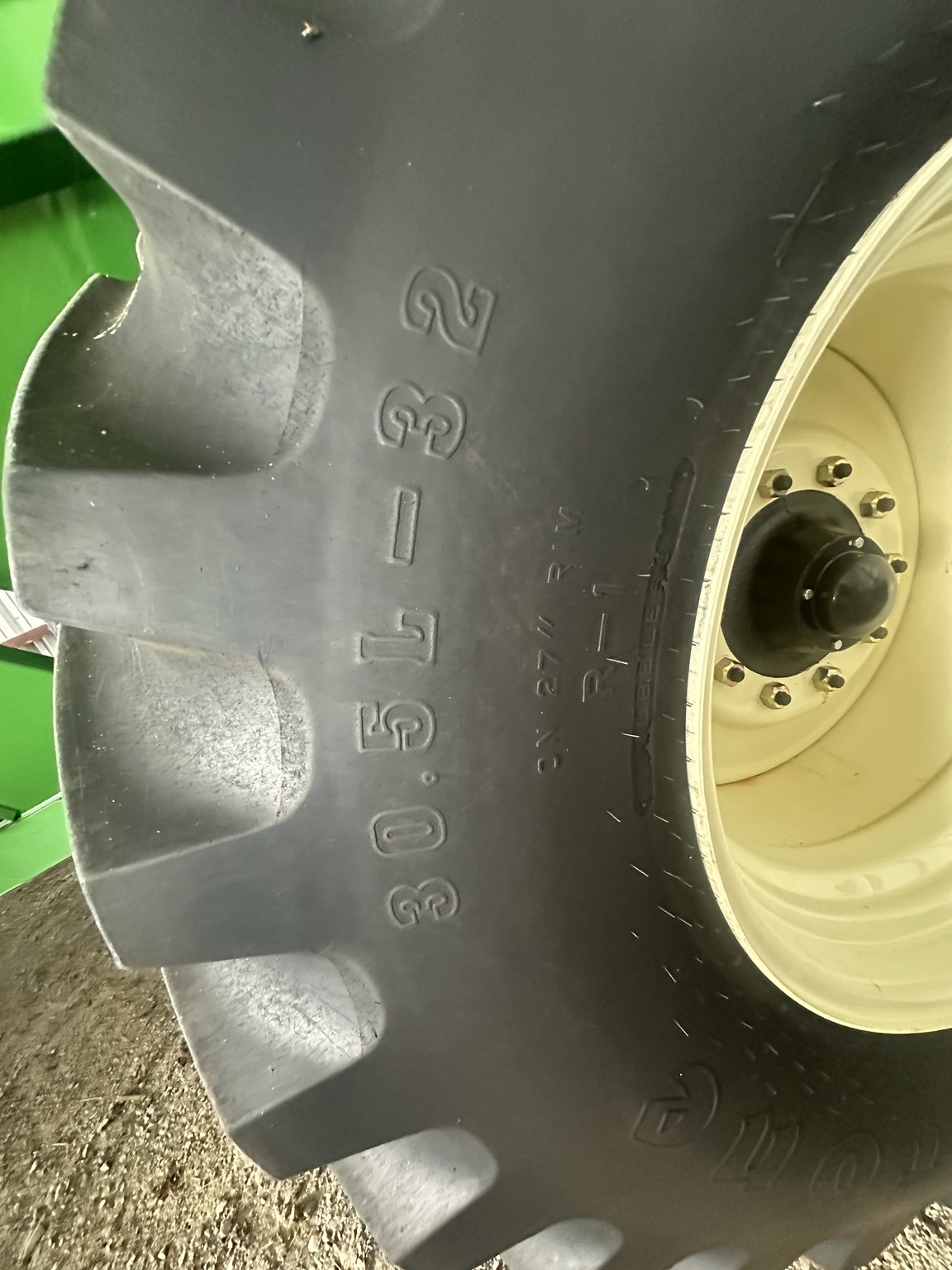 2022 J&M 620-14 Grain Cart