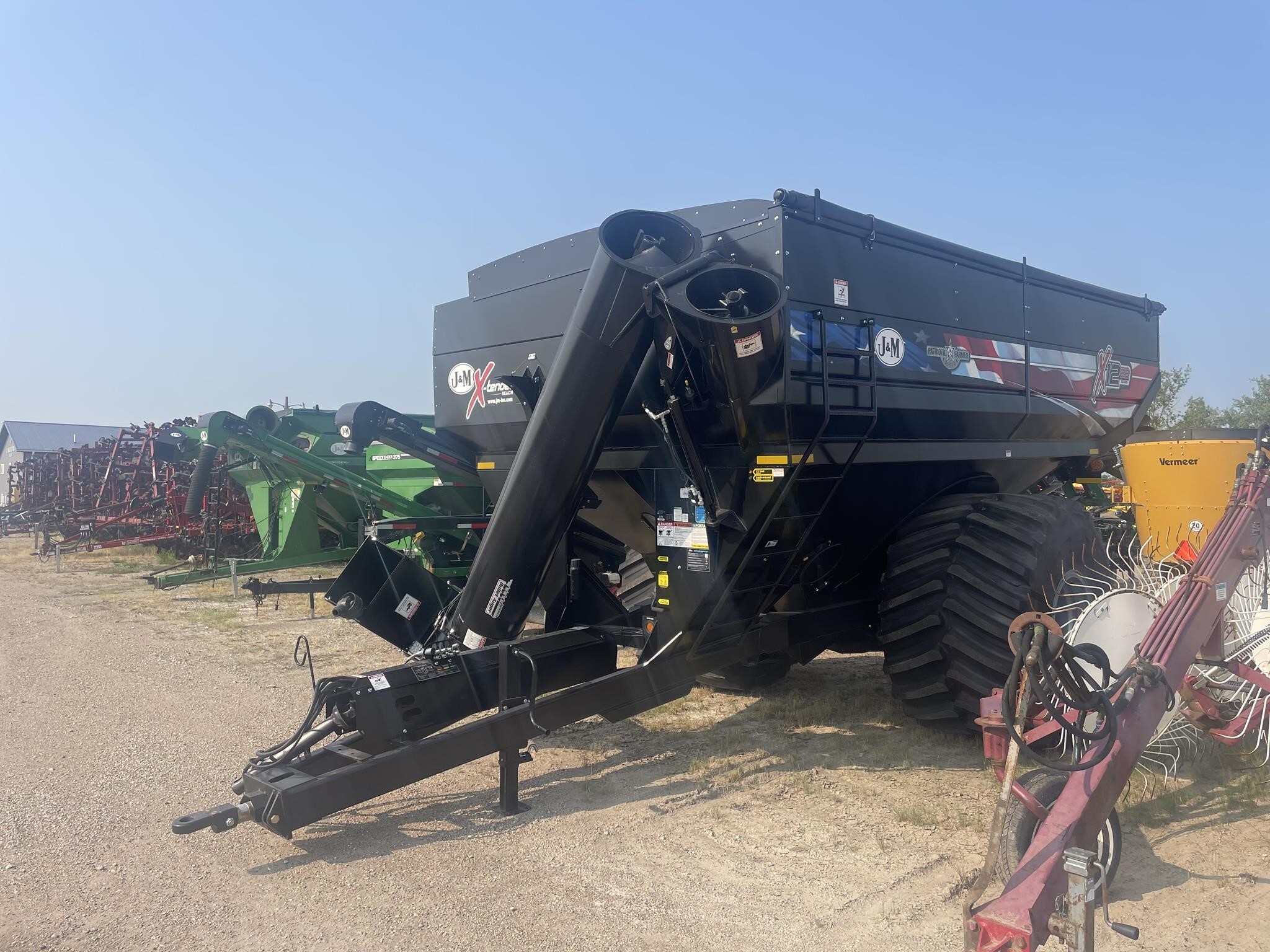 2026 J&M 1222-20S Grain Cart