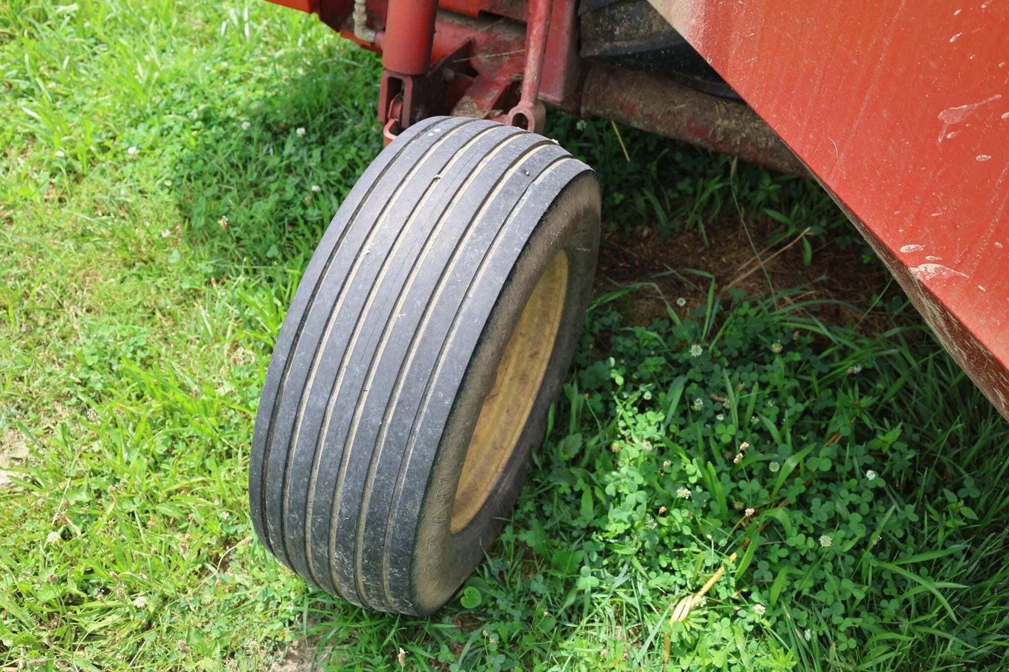 2005 New Holland 1465 Mower Conditioner