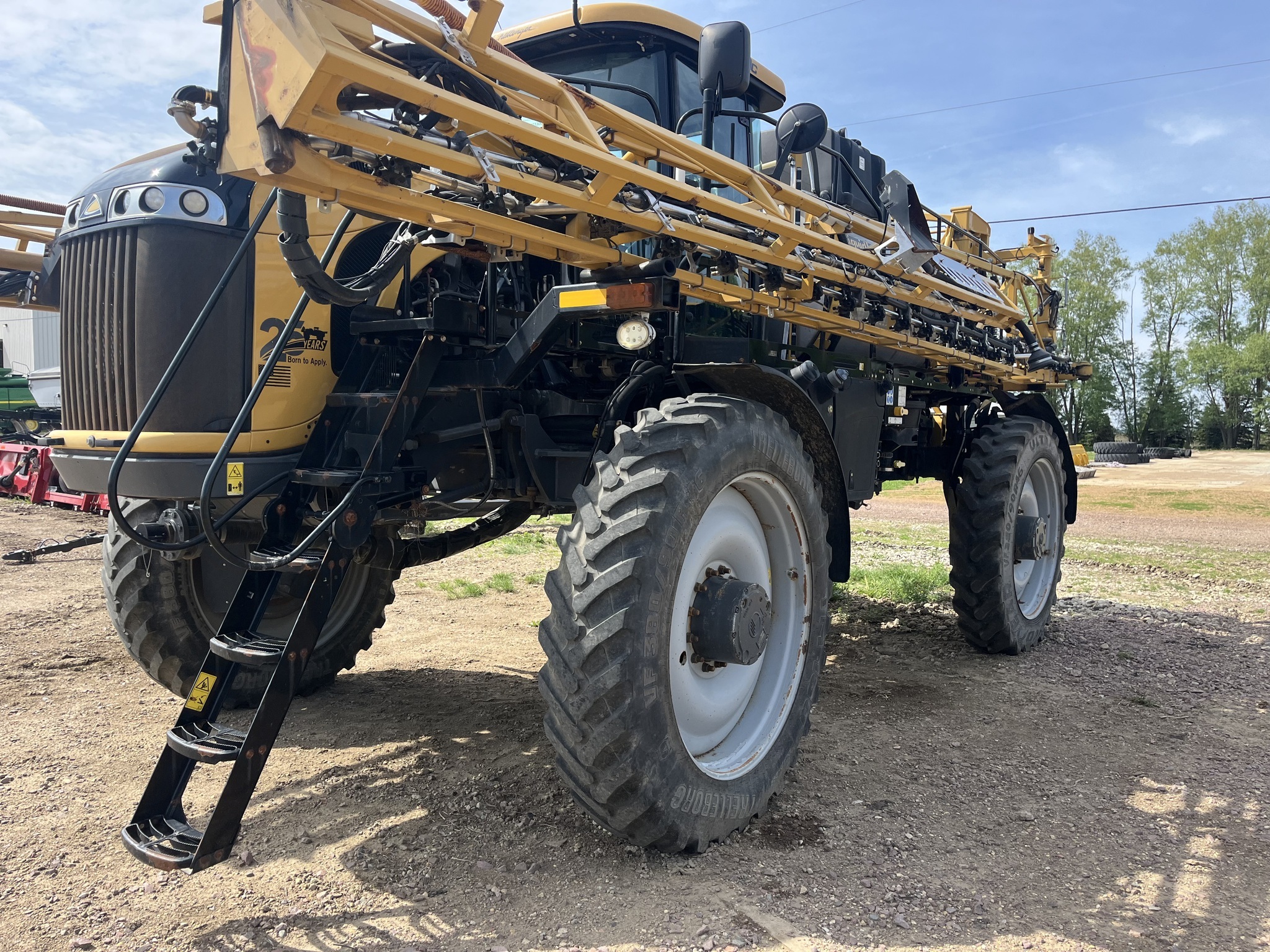 2018 ROGATOR RG1300C Self-Propelled Sprayer