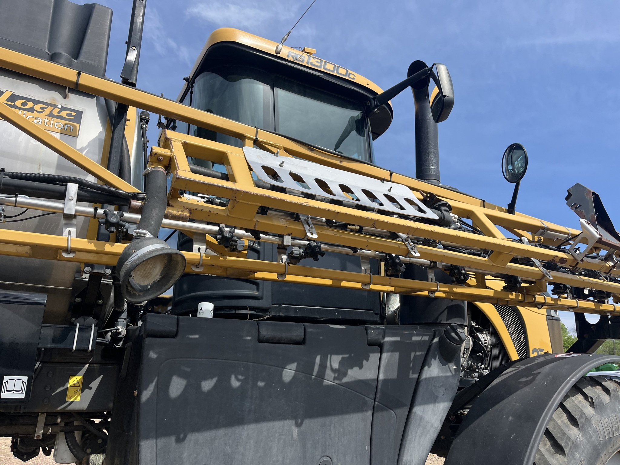 2018 ROGATOR RG1300C Self-Propelled Sprayer