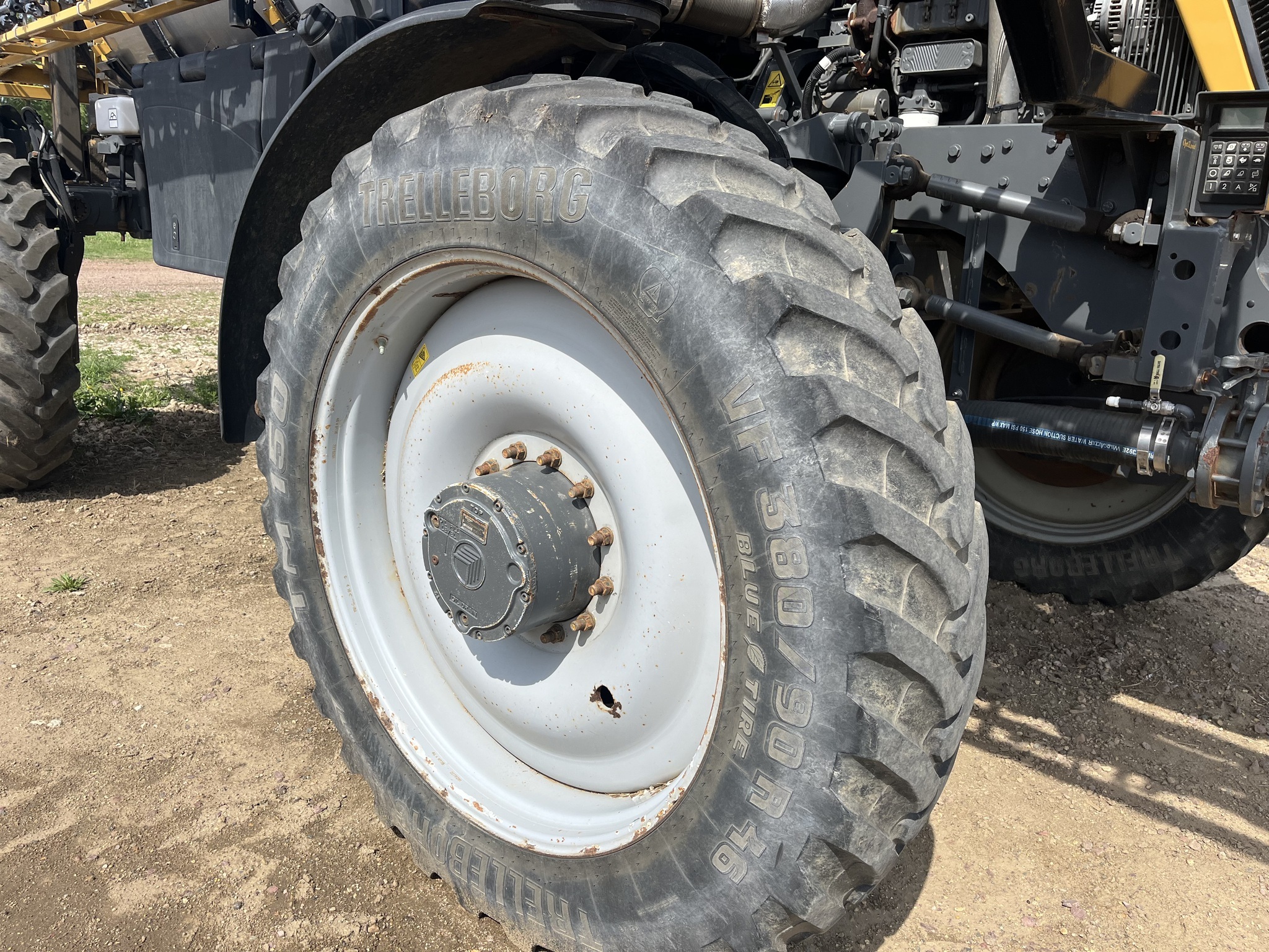 2018 ROGATOR RG1300C Self-Propelled Sprayer