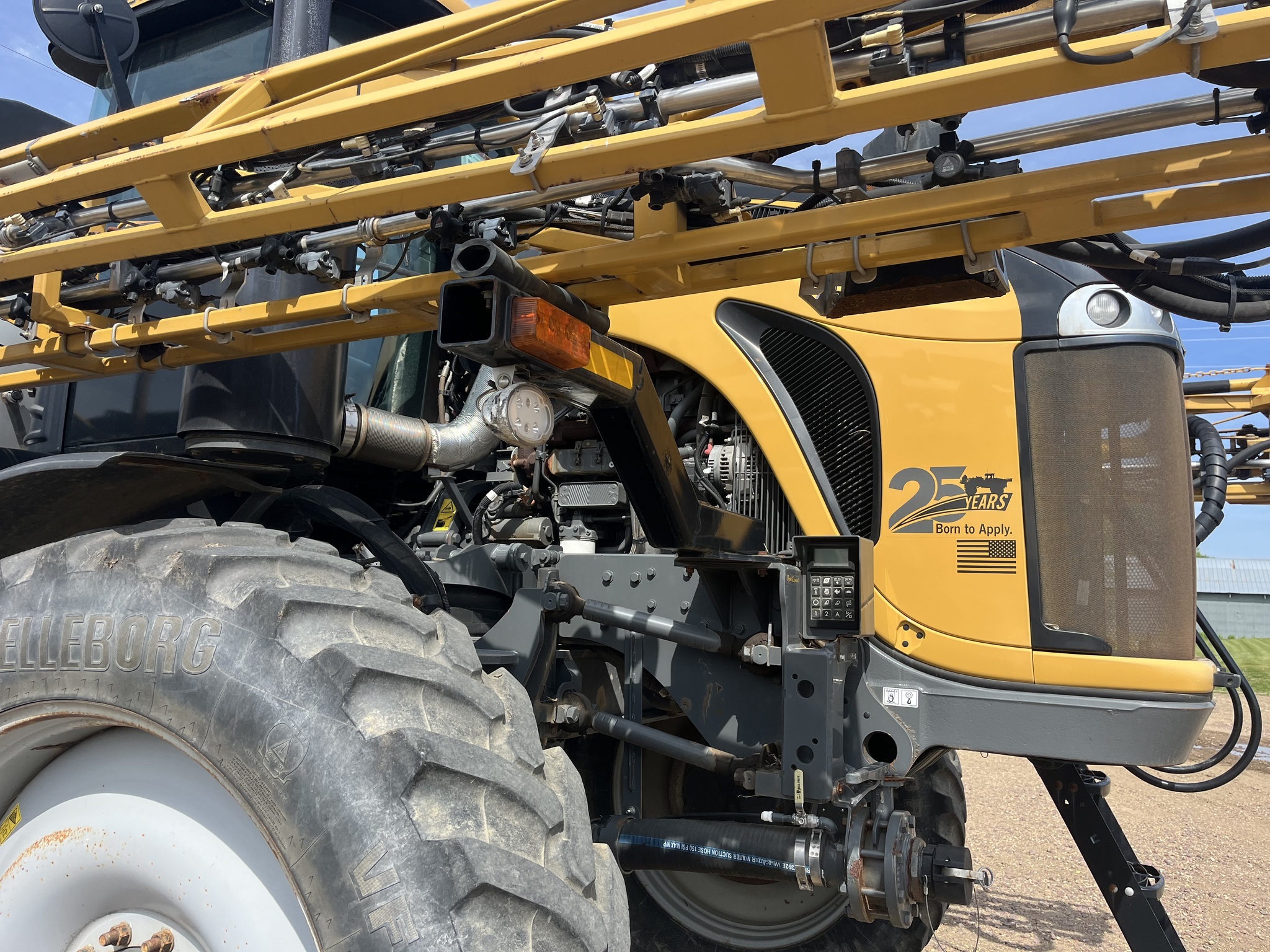 2018 ROGATOR RG1300C Self-Propelled Sprayer