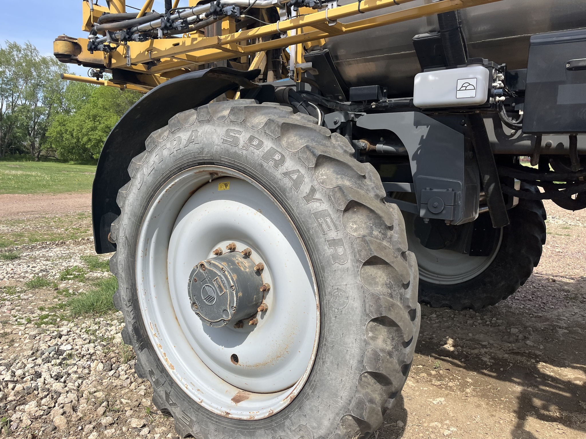 2018 ROGATOR RG1300C Self-Propelled Sprayer