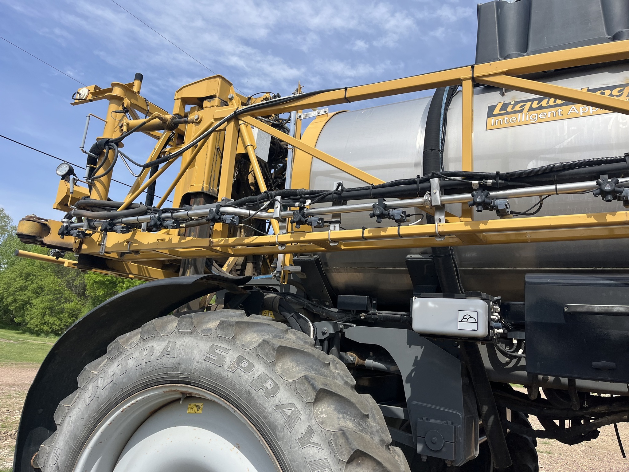 2018 ROGATOR RG1300C Self-Propelled Sprayer