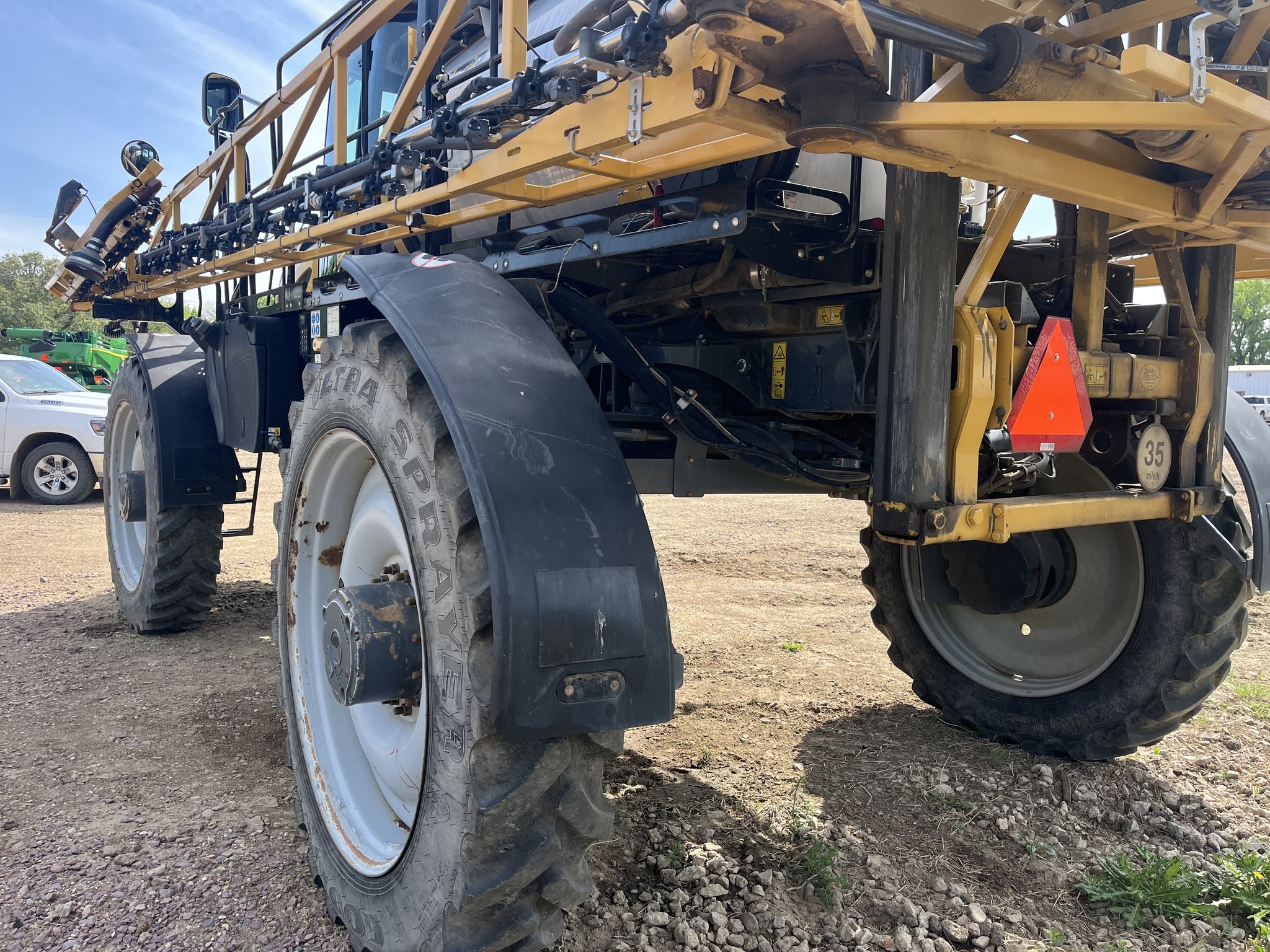 2018 ROGATOR RG1300C Self-Propelled Sprayer