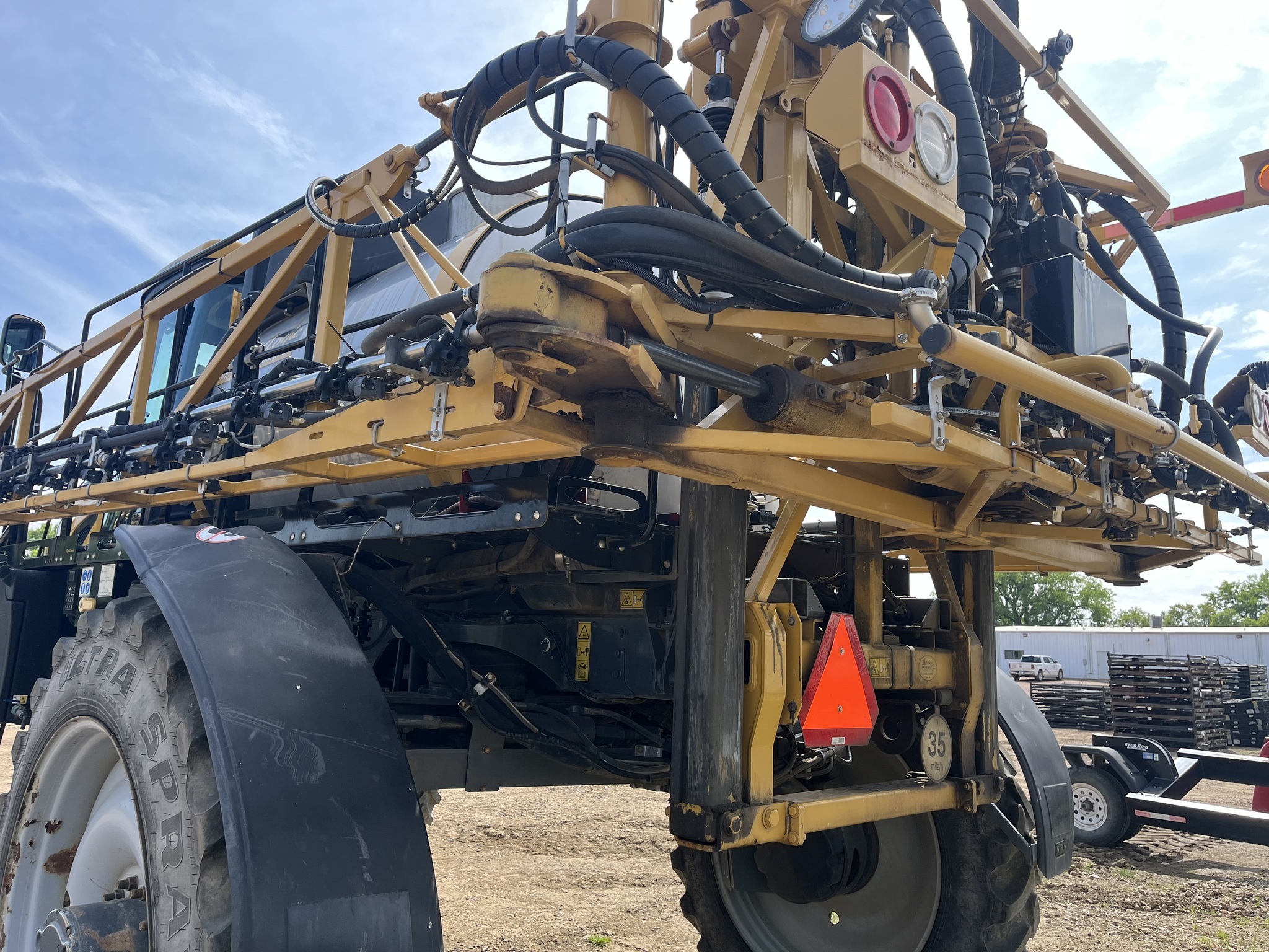 2018 ROGATOR RG1300C Self-Propelled Sprayer
