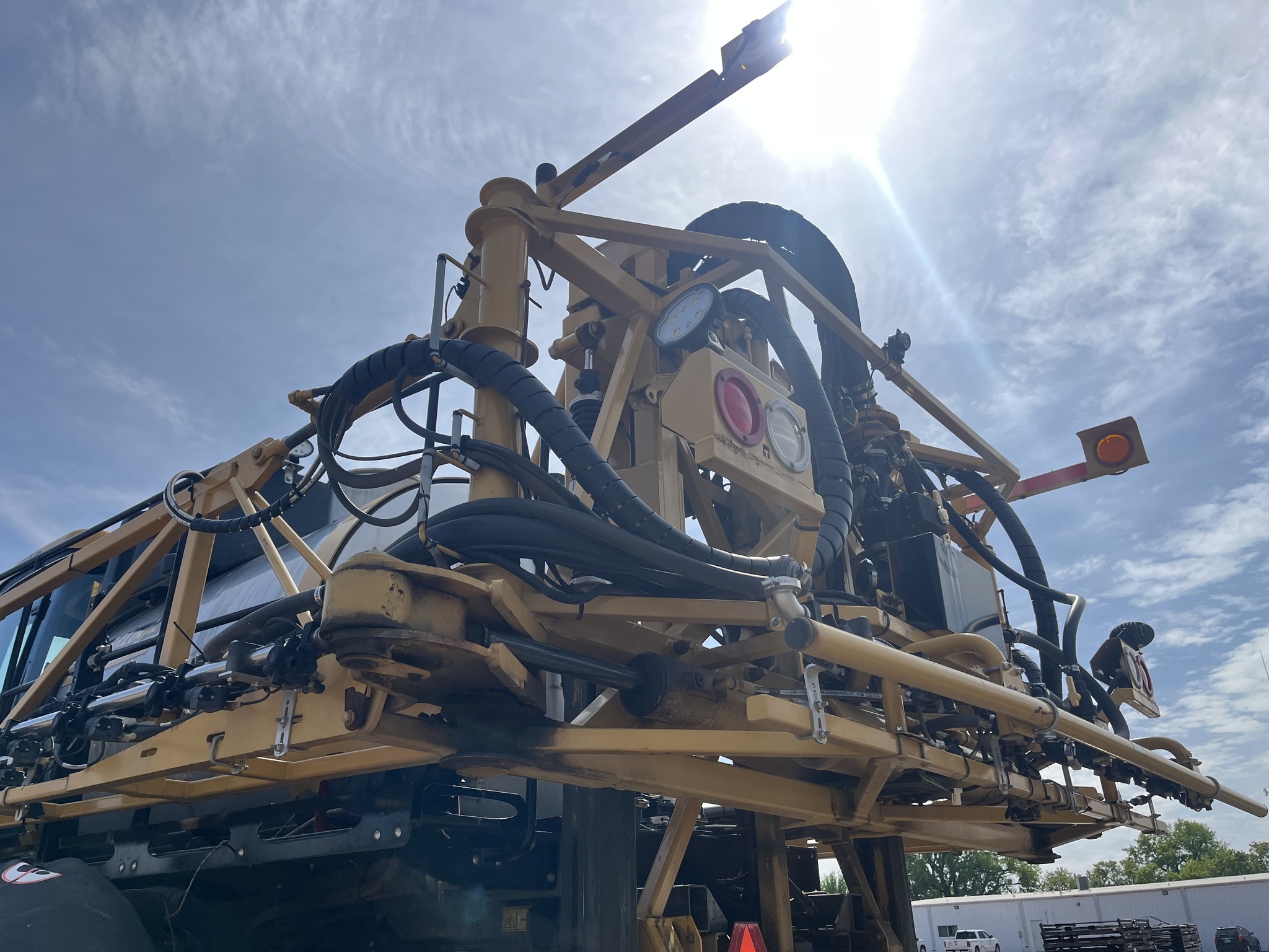 2018 ROGATOR RG1300C Self-Propelled Sprayer