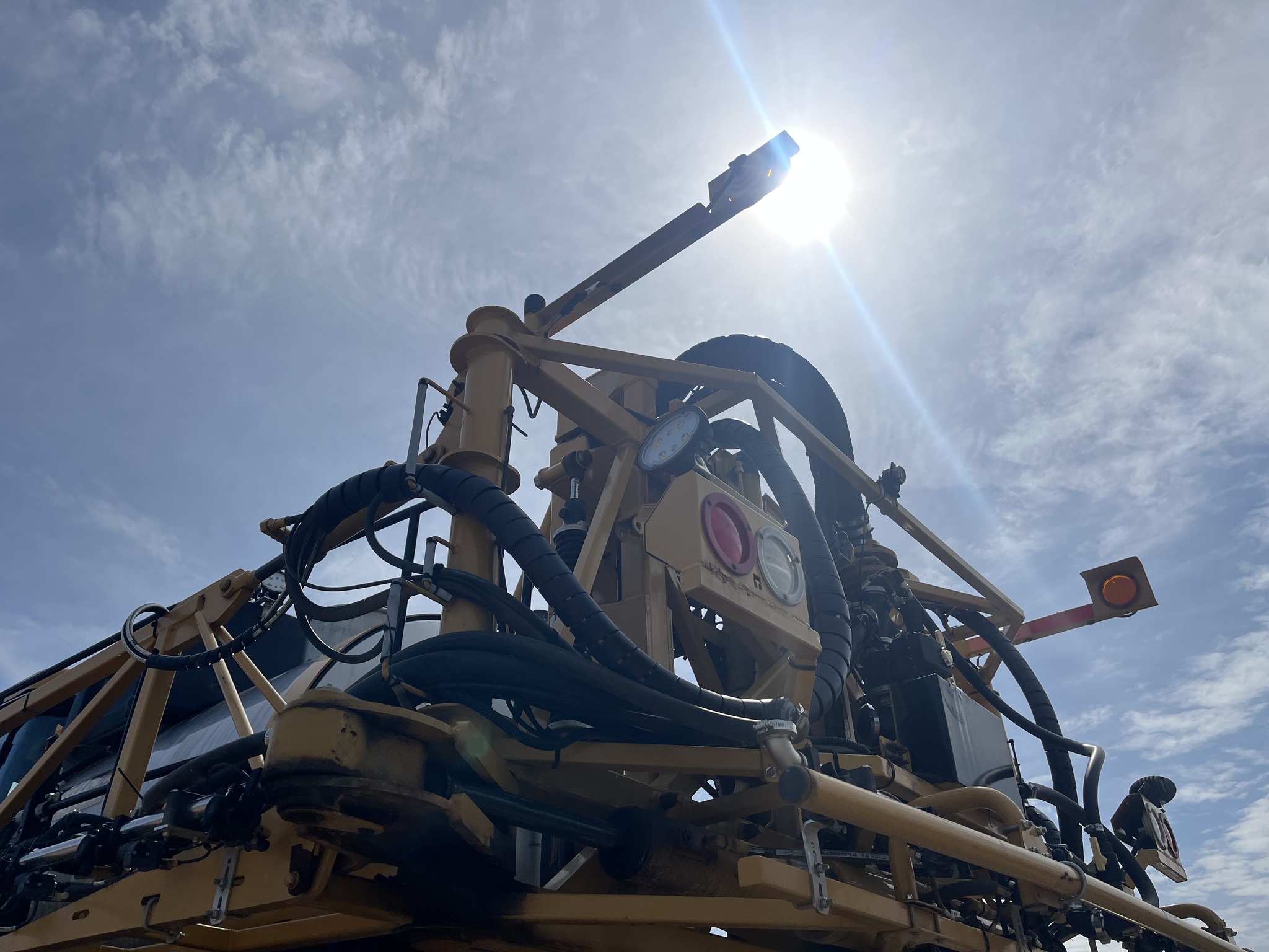 2018 ROGATOR RG1300C Self-Propelled Sprayer