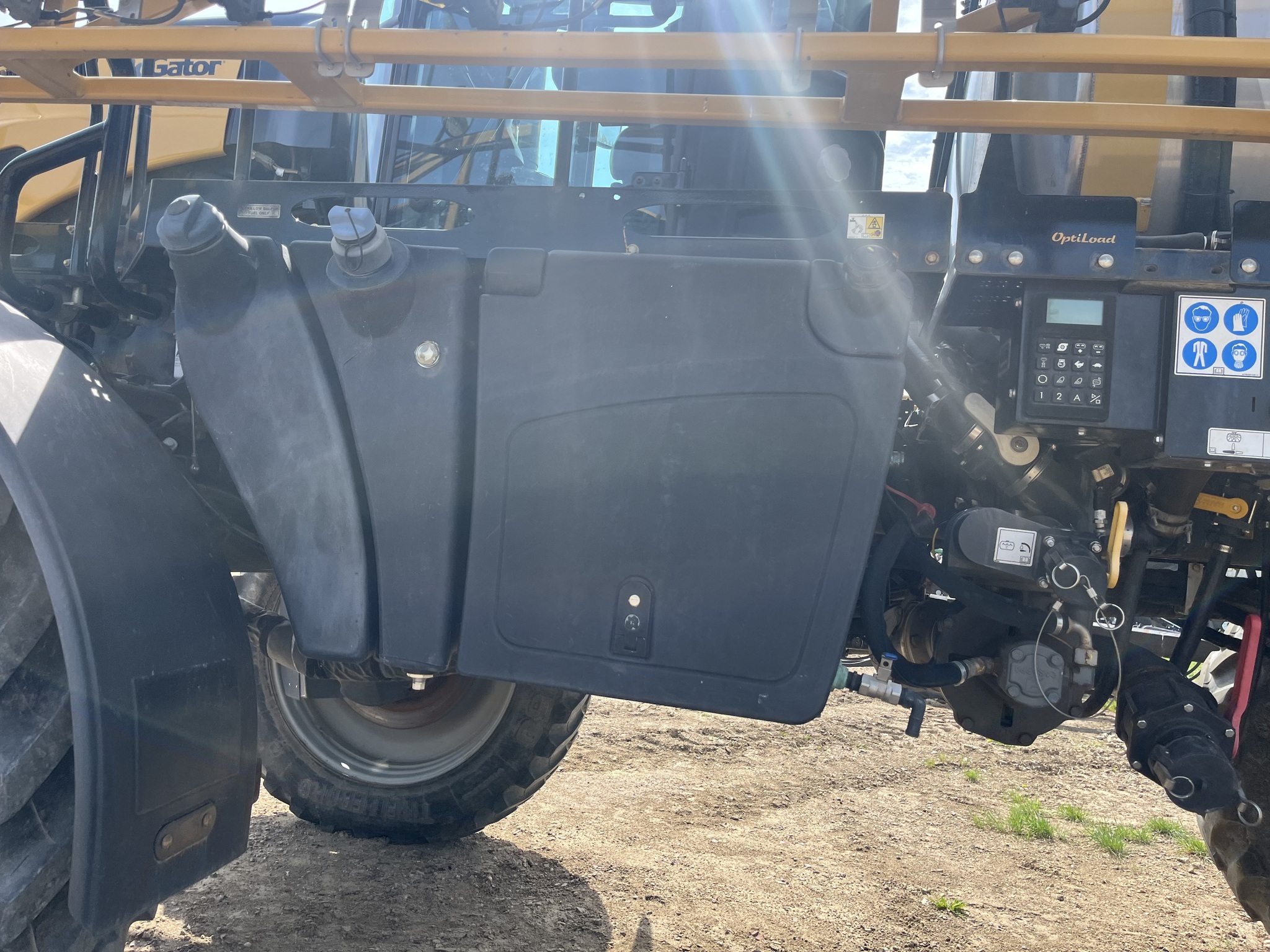 2018 ROGATOR RG1300C Self-Propelled Sprayer