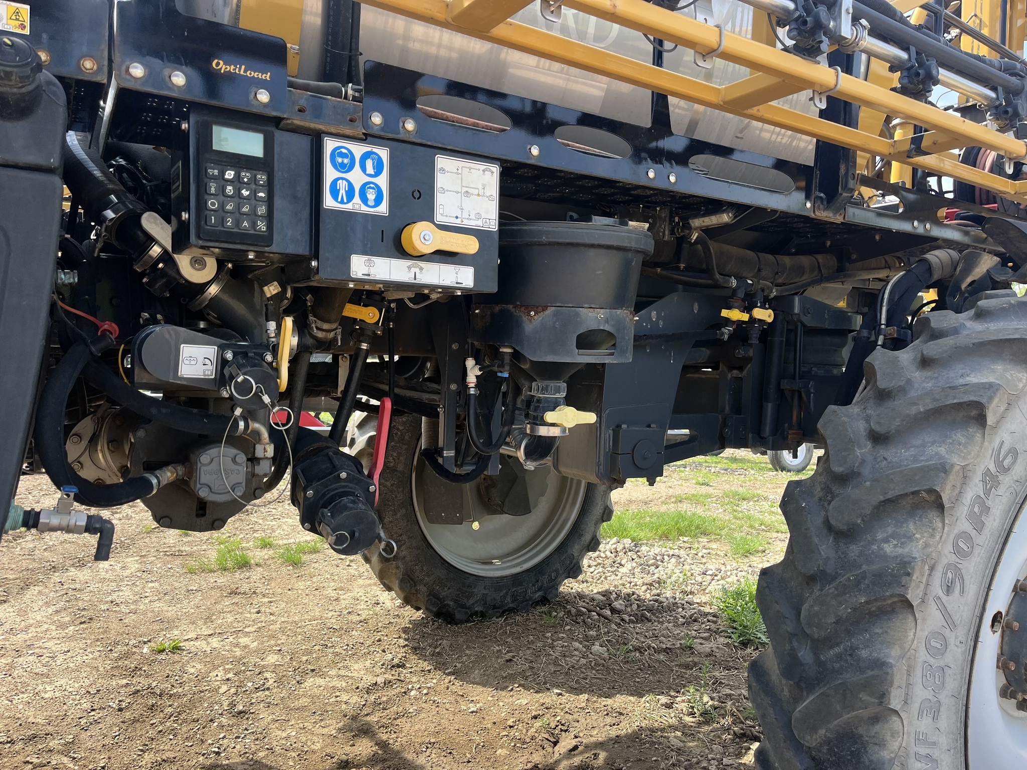 2018 ROGATOR RG1300C Self-Propelled Sprayer