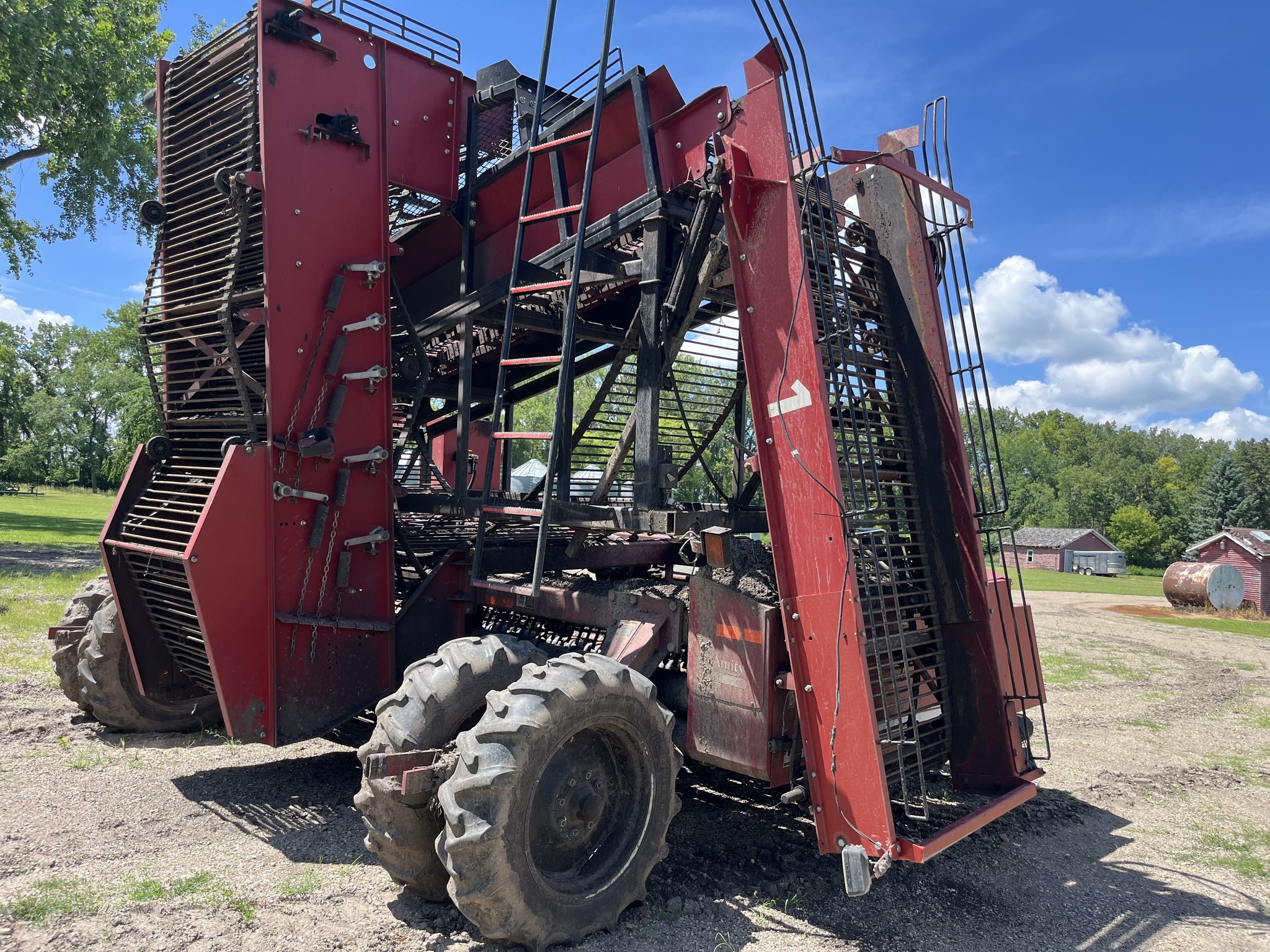2002 Amity R998 Beet Equipment