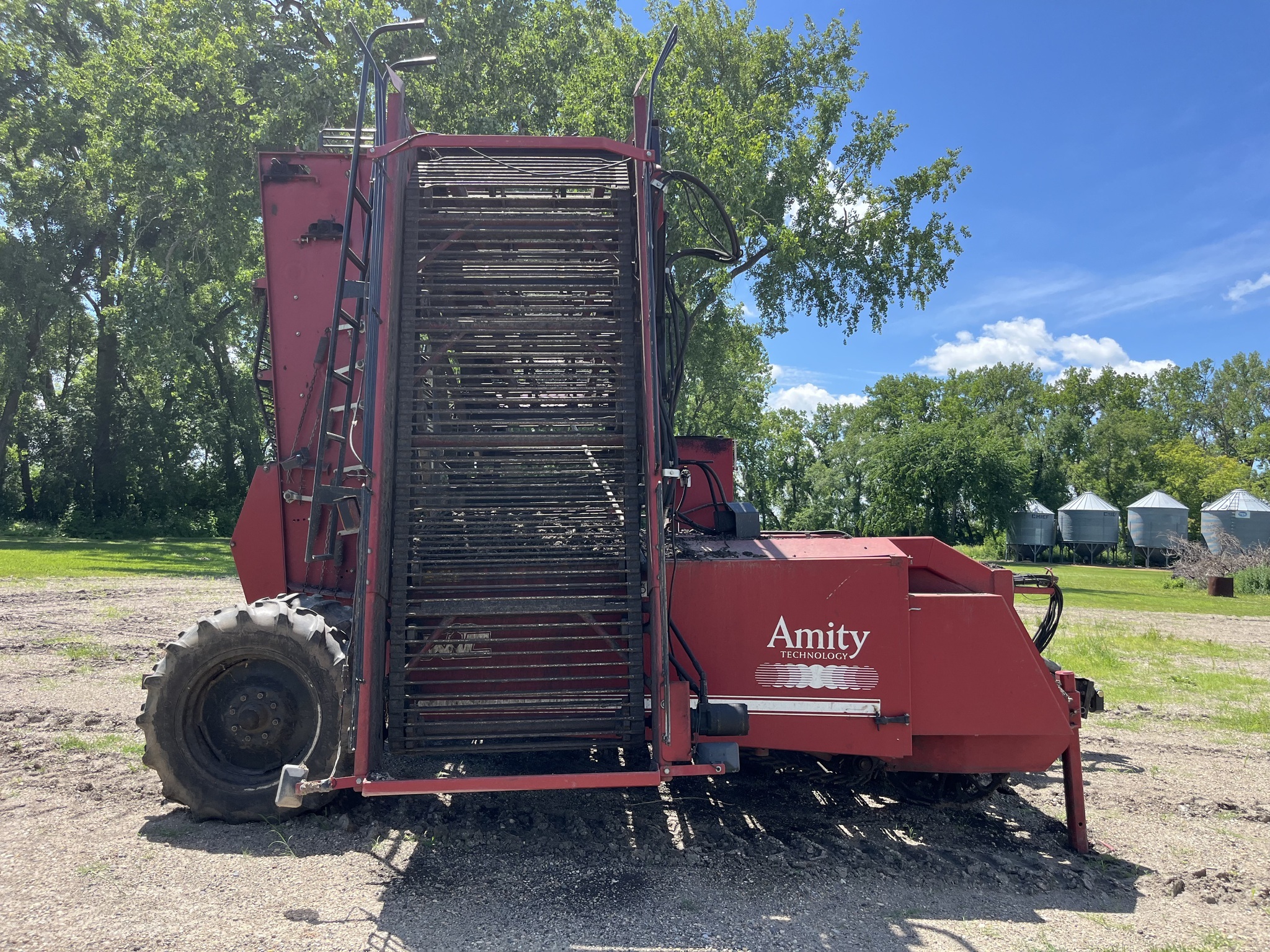 2002 Amity R998 Beet Equipment