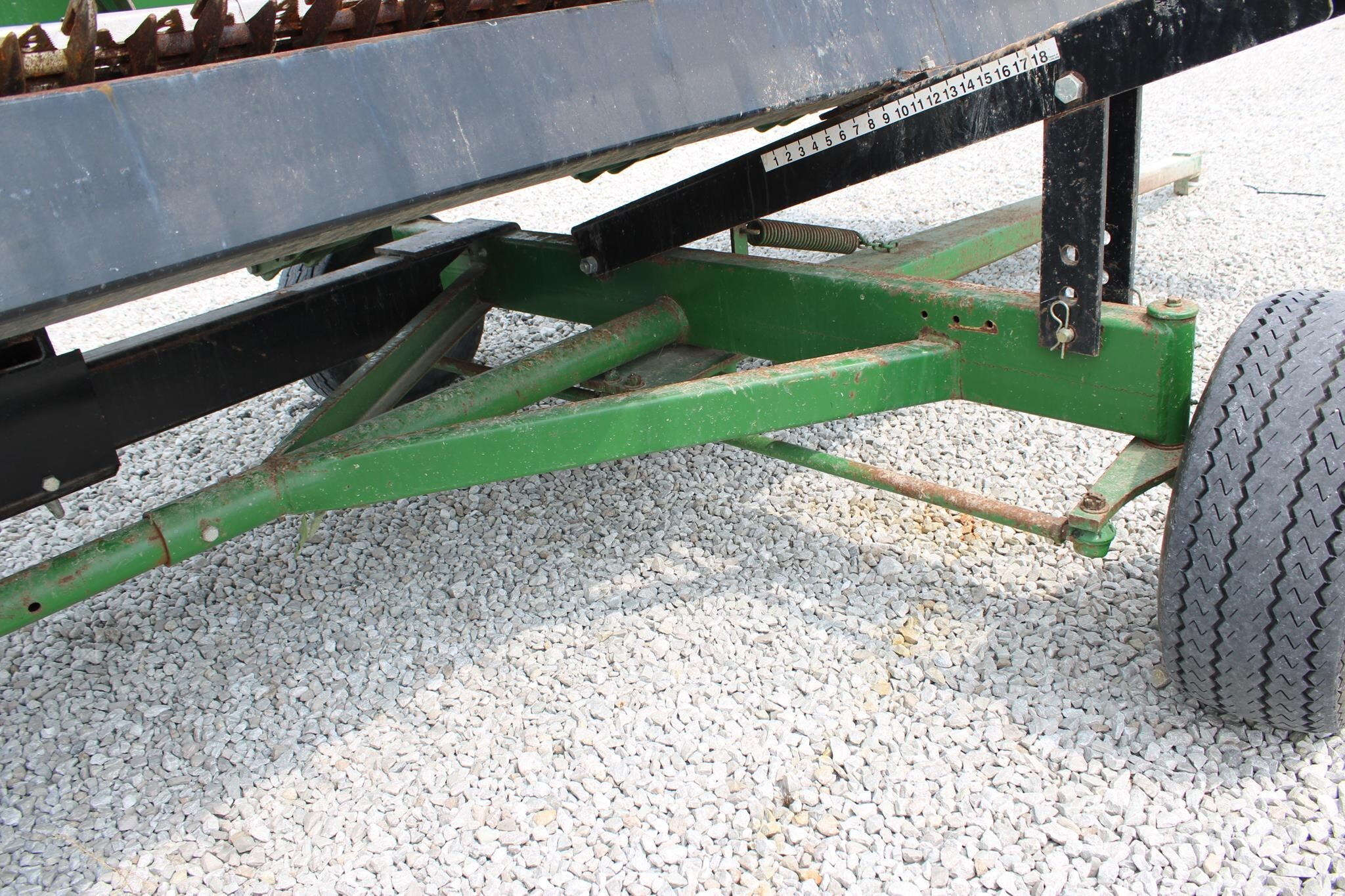  E-Z Trail 680 Header Trailer