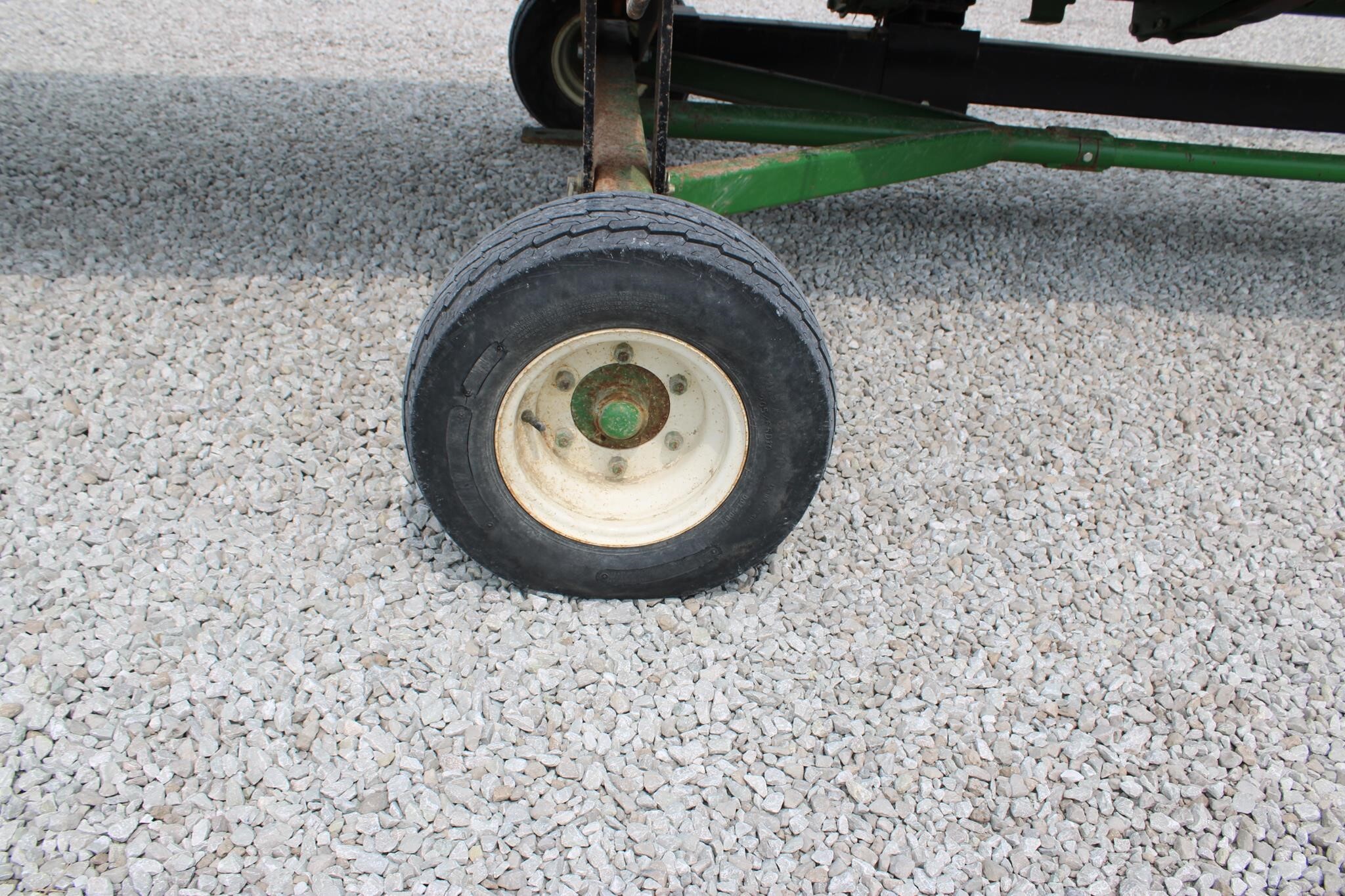  E-Z Trail 680 Header Trailer
