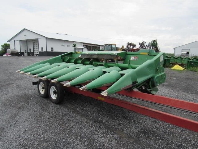 1996 Clarke 820 Corn Head