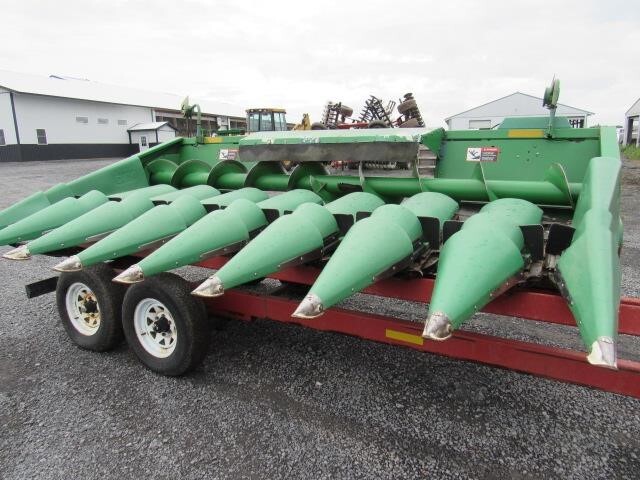 1996 Clarke 820 Corn Head