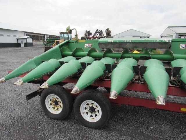 1996 Clarke 820 Corn Head