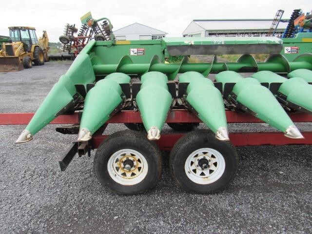 1996 Clarke 820 Corn Head