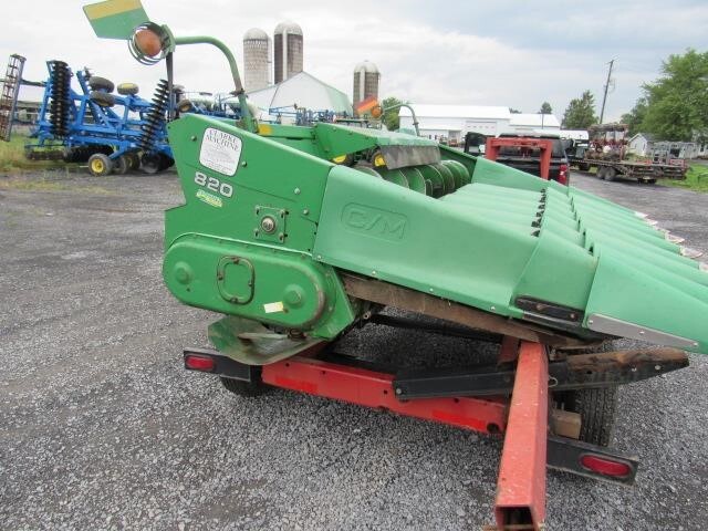 1996 Clarke 820 Corn Head
