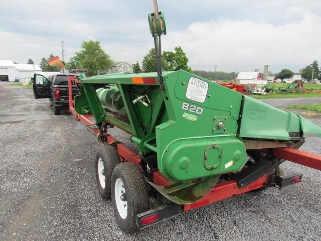 1996 Clarke 820 Corn Head