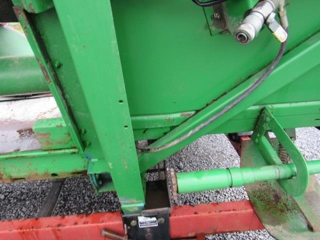 1996 Clarke 820 Corn Head
