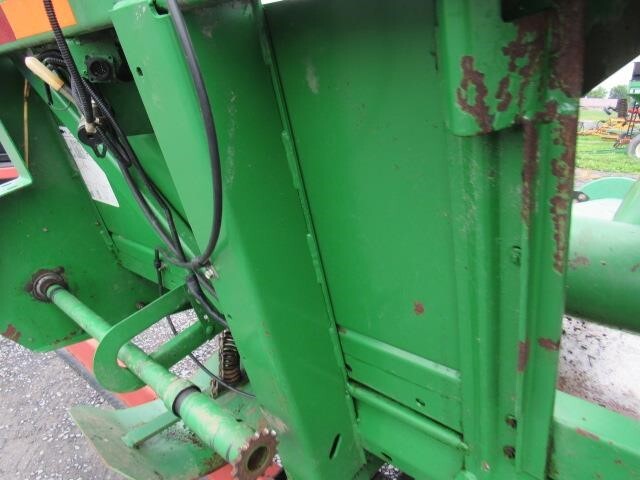 1996 Clarke 820 Corn Head