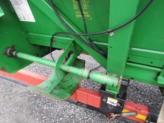 1996 Clarke 820 Corn Head