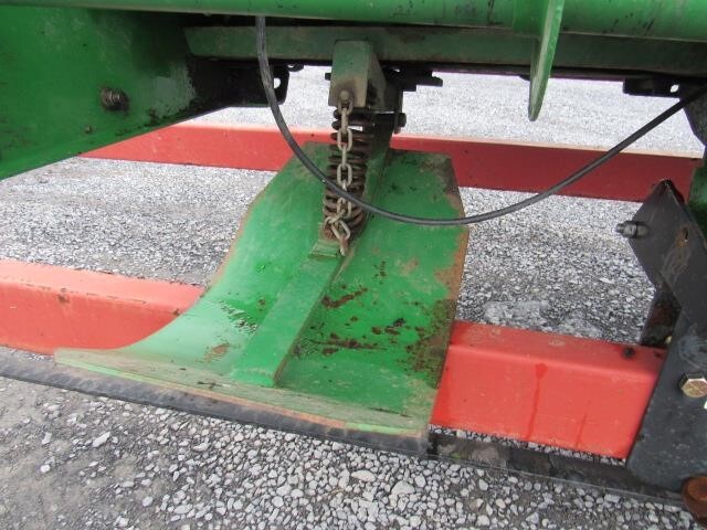 1996 Clarke 820 Corn Head
