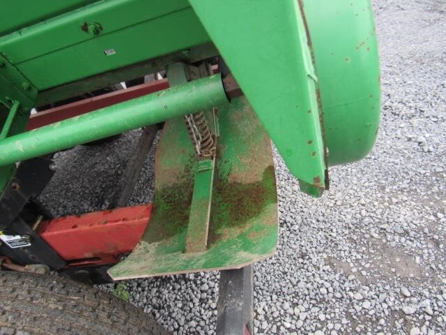 1996 Clarke 820 Corn Head