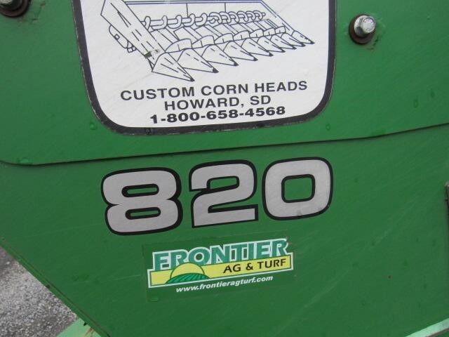 1996 Clarke 820 Corn Head