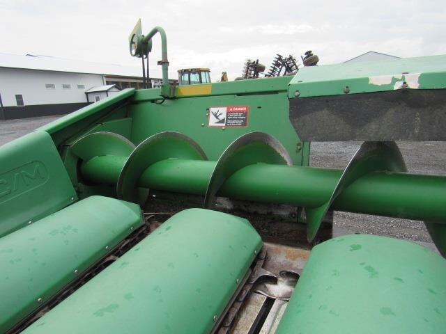 1996 Clarke 820 Corn Head
