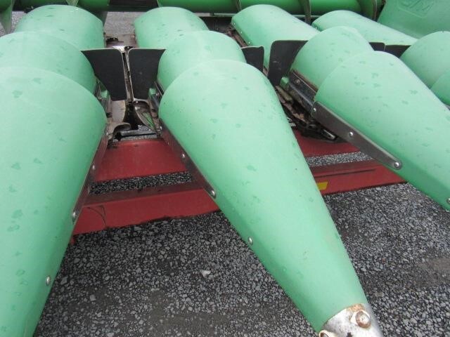 1996 Clarke 820 Corn Head