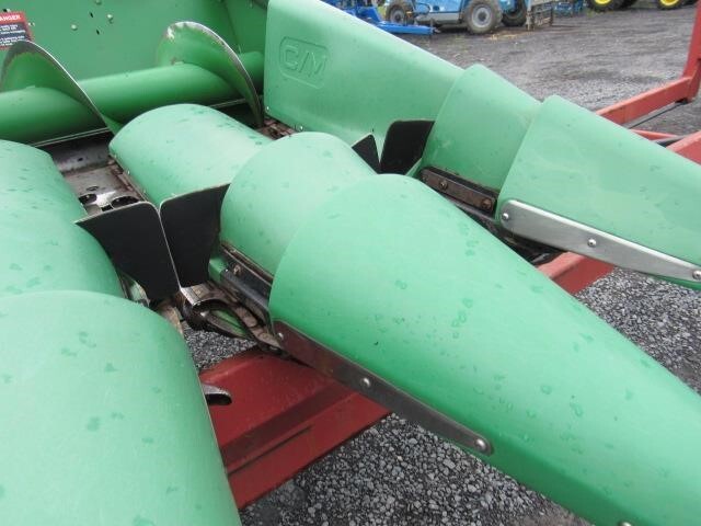1996 Clarke 820 Corn Head