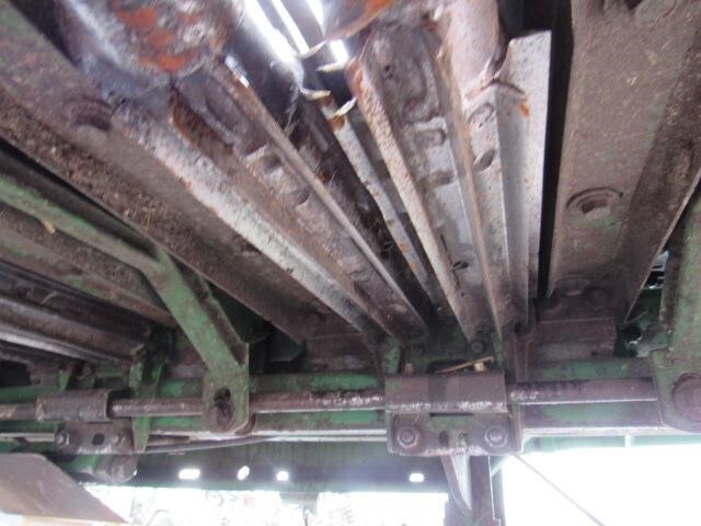 1996 Clarke 820 Corn Head