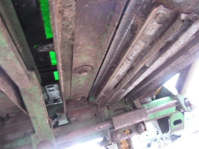 1996 Clarke 820 Corn Head