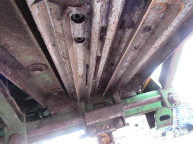 1996 Clarke 820 Corn Head