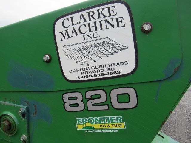 1996 Clarke 820 Corn Head