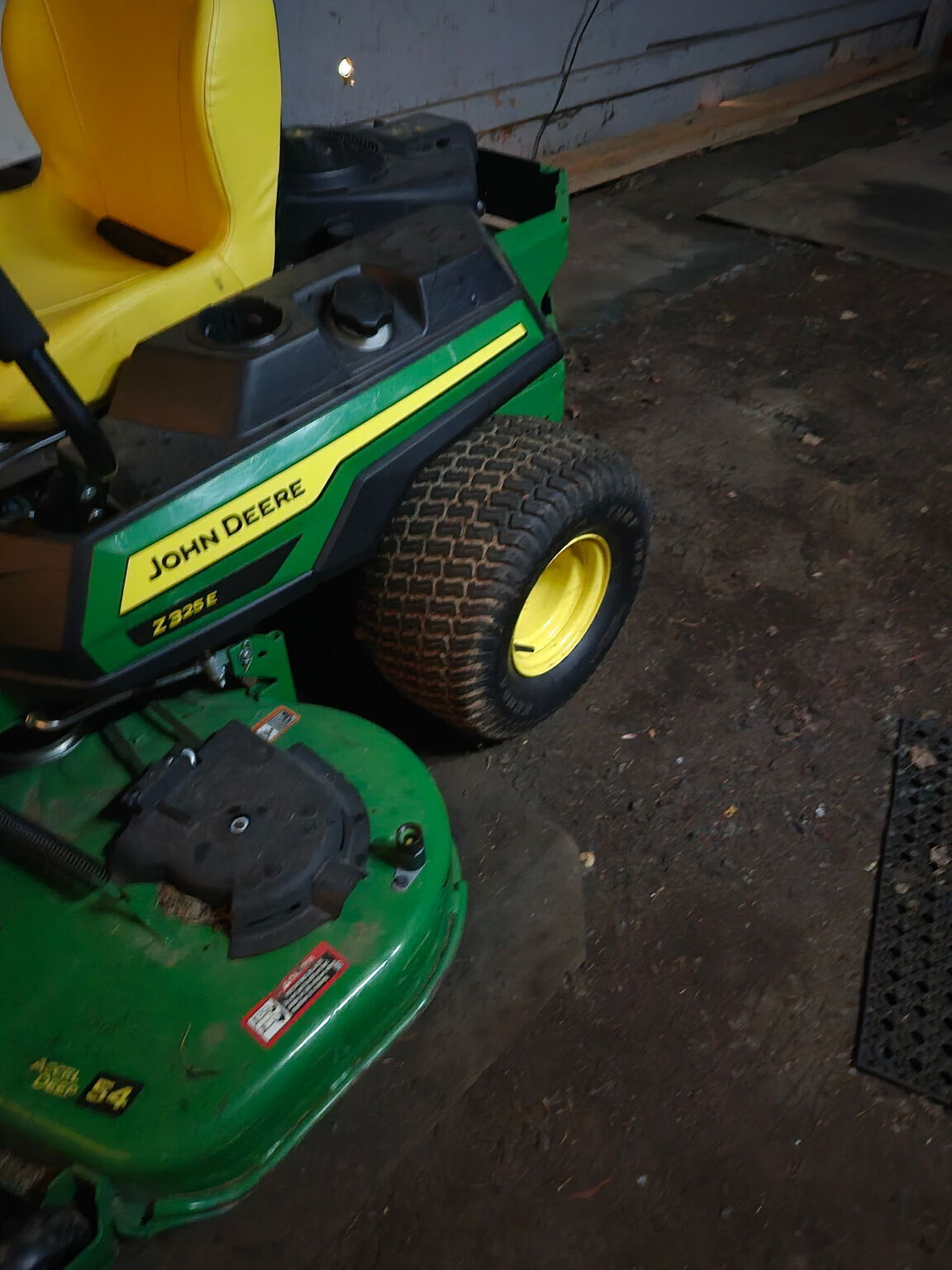 2025 John Deere Z325E Lawn Mower