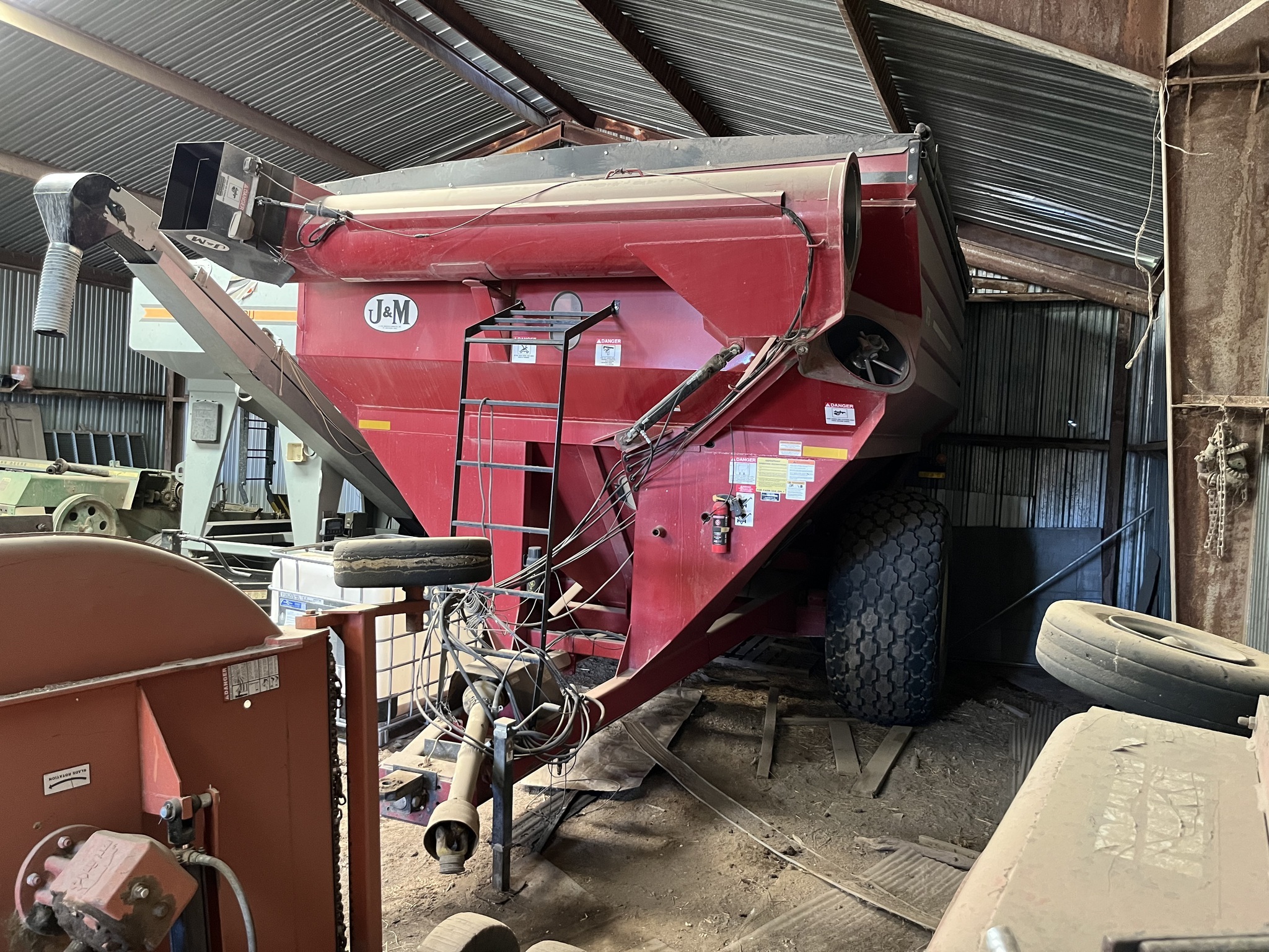 2014 J&M 875-18 Grain Cart