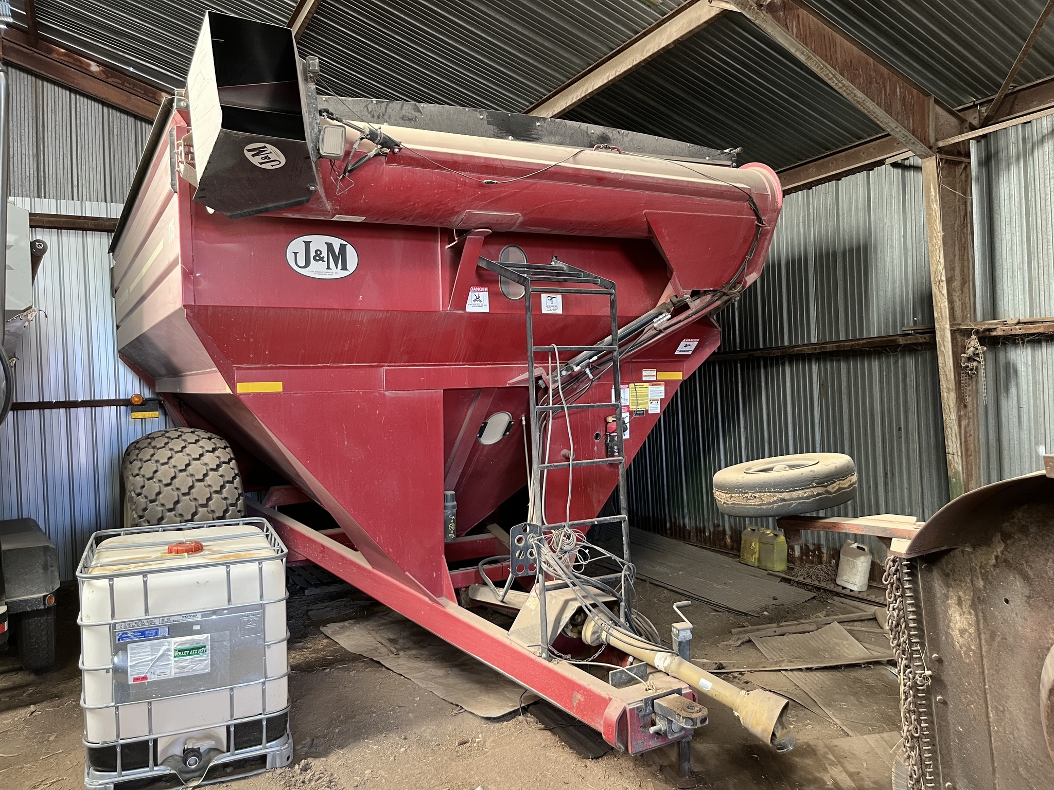 2014 J&M 875-18 Grain Cart