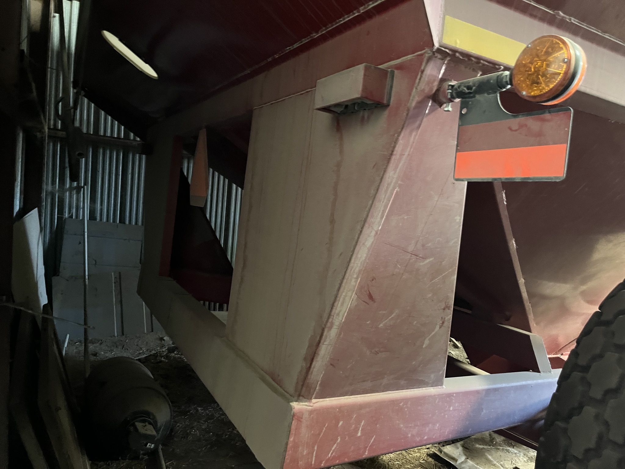 2014 J&M 875-18 Grain Cart