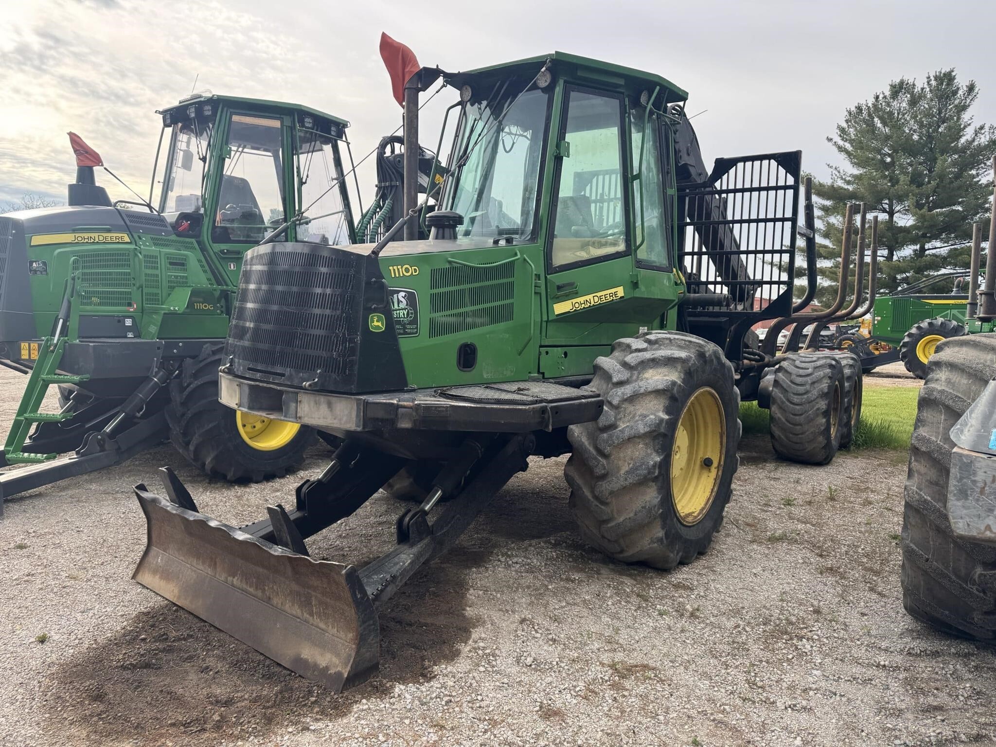 2006 Deere 1110D Forestry and Mining