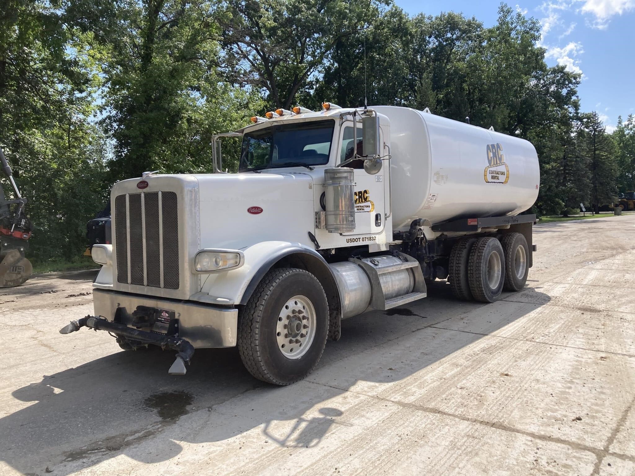 2011 Peterbilt 388 Semi Trucks/Trailer