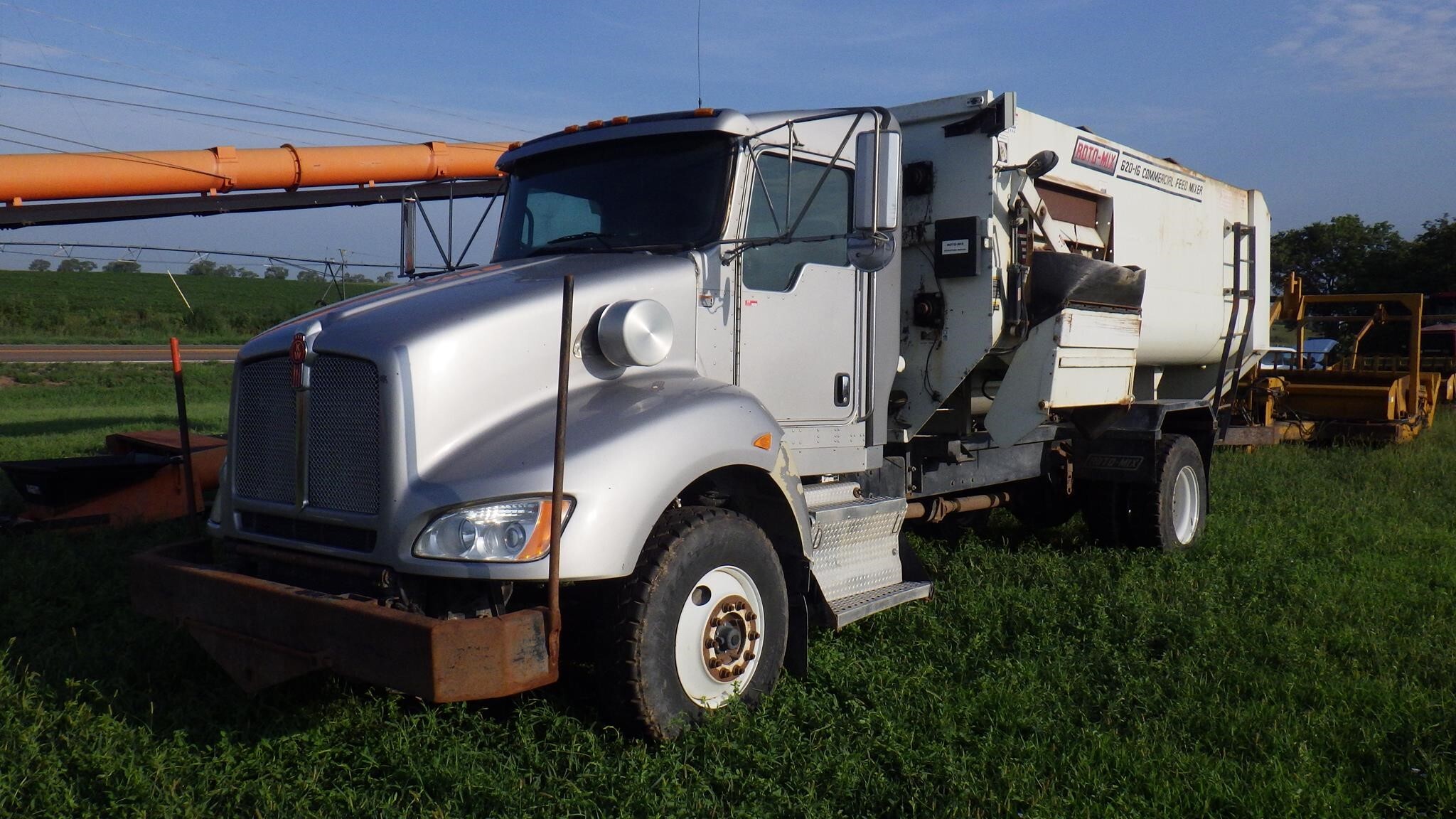 2012 Roto Mix 620-16 Grinders and Mixer
