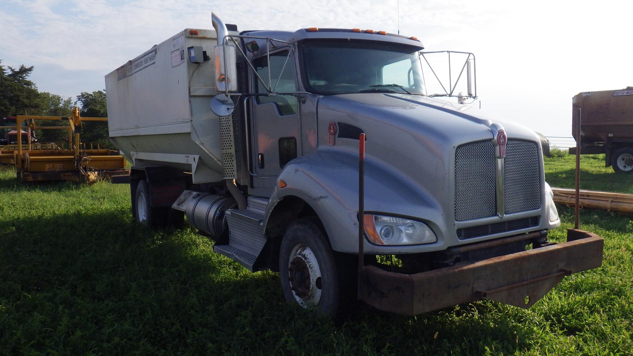 2012 Roto Mix 620-16 Grinders and Mixer